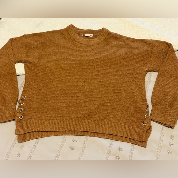 SO Sweaters - SO Womens golden brown sweater.🏆